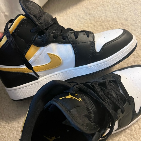 Air Force Jordan/ (size 6y )